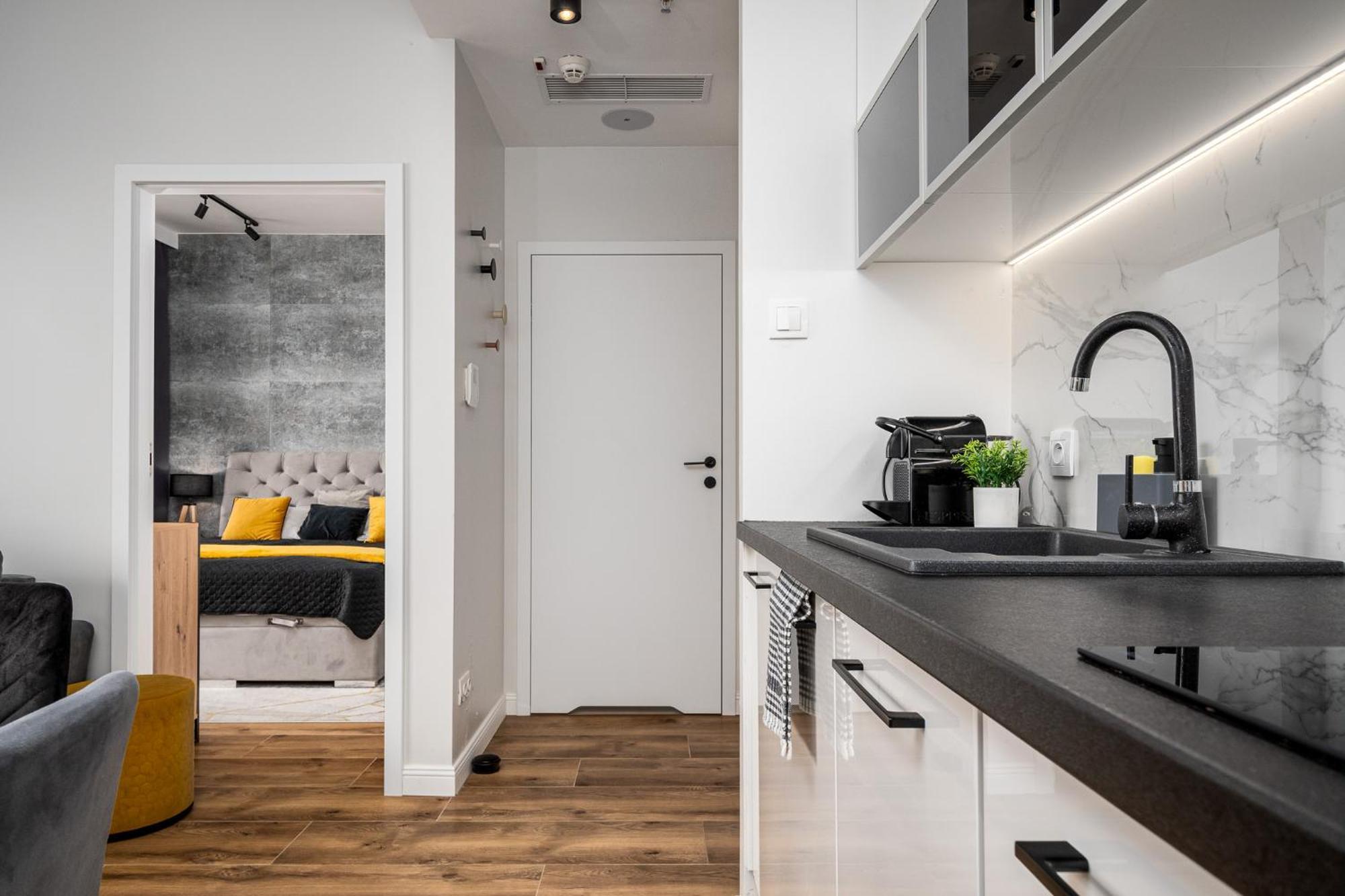 ורשה Wola Tower Deluxe Separate Bedroom With Free Garage - By Perfect Apart מראה חיצוני תמונה