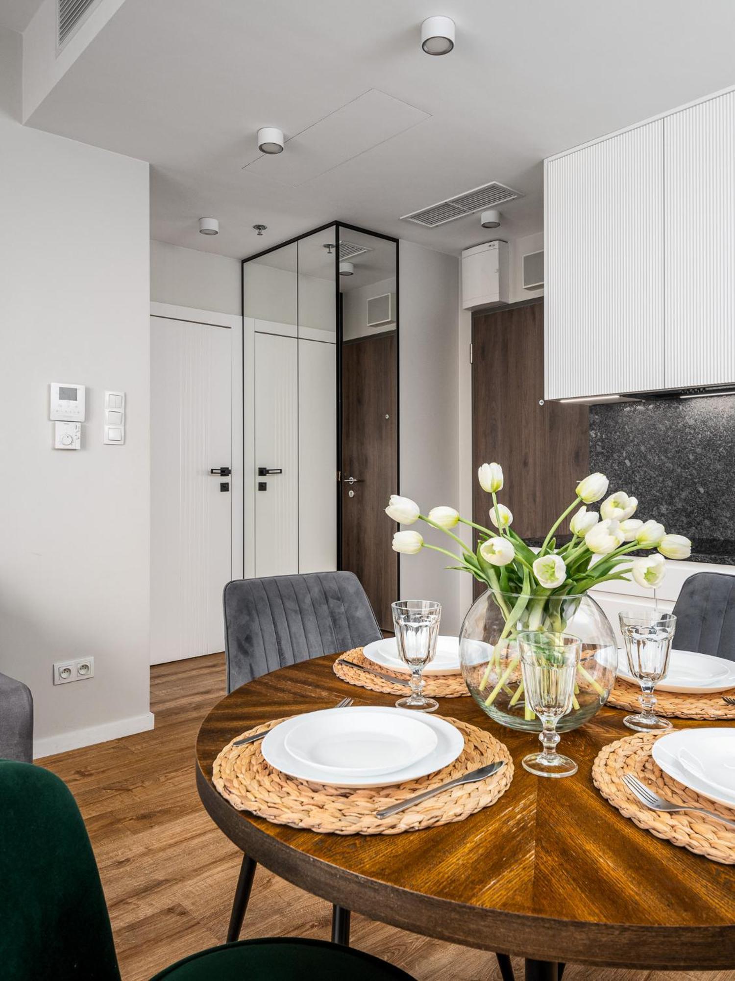 ורשה Wola Tower Deluxe Separate Bedroom With Free Garage - By Perfect Apart חדר תמונה