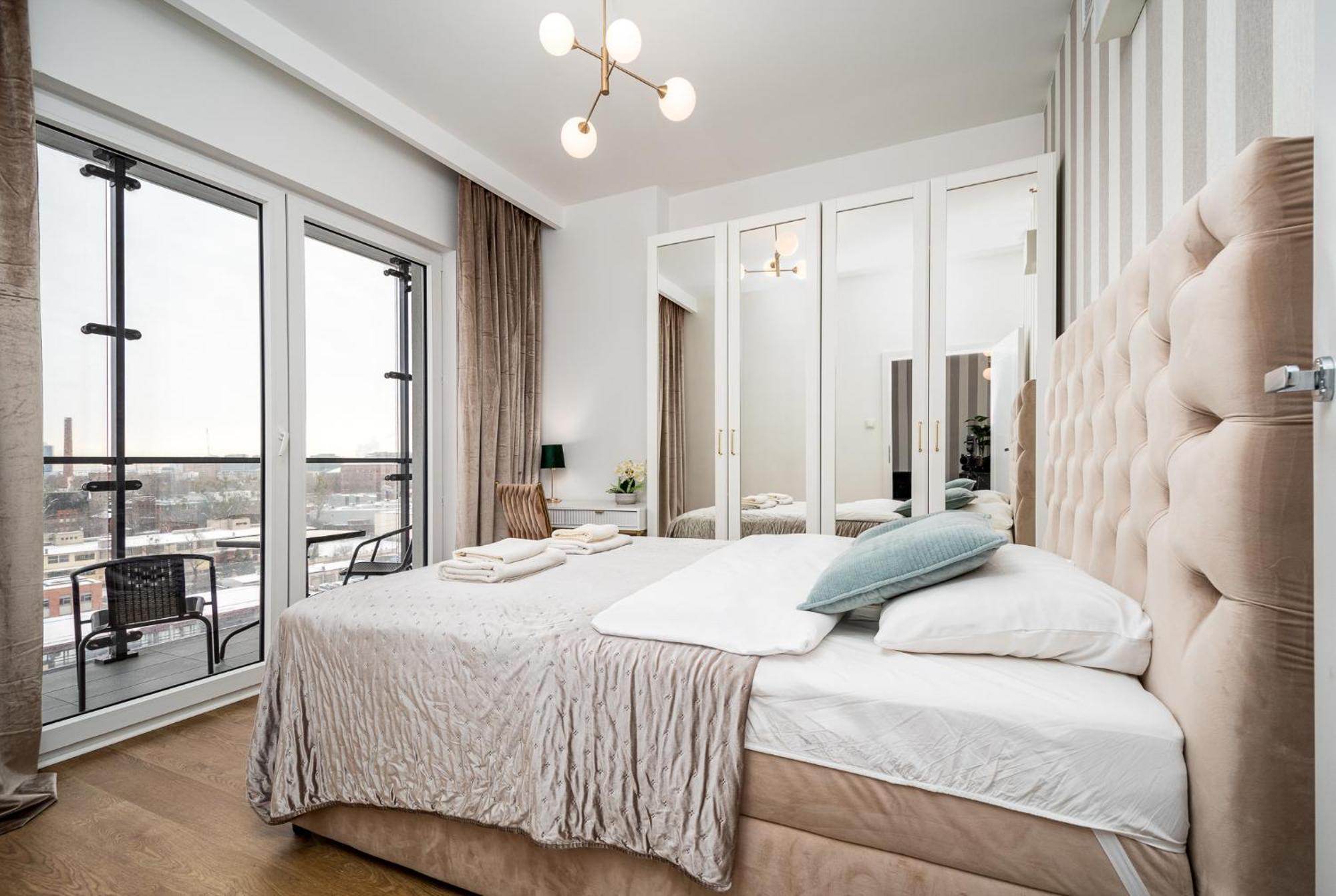 ורשה Wola Tower Deluxe Separate Bedroom With Free Garage - By Perfect Apart מראה חיצוני תמונה
